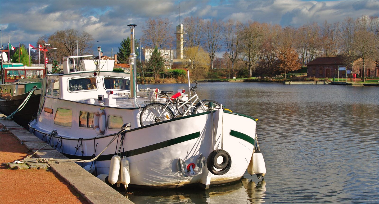 Hotel barge in the port of Roanne